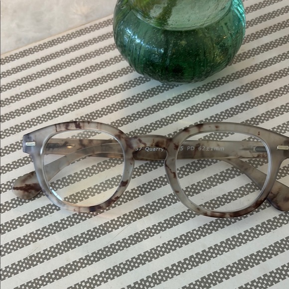 Peepers Grey Chic Tortoiseshell Reader Glasses - Picture 6 of 16